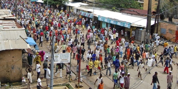 Guinée-Conakry : Enquête sur le meurtre d’un jeune par balles lors d’une contestation de la hausse des prix des carburants