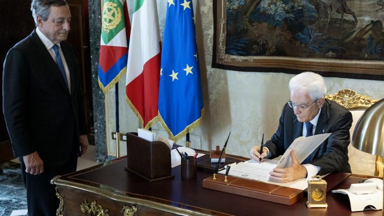 Italie : le président Mattarella dissout le Parlement