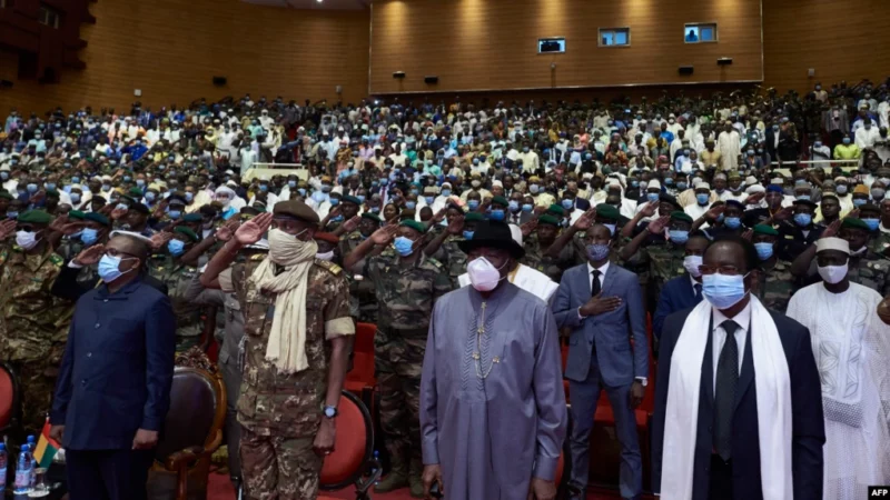 Le Mali adopte un calendrier électoral à la veille d’un Sommet décisif de la CEDEAO
