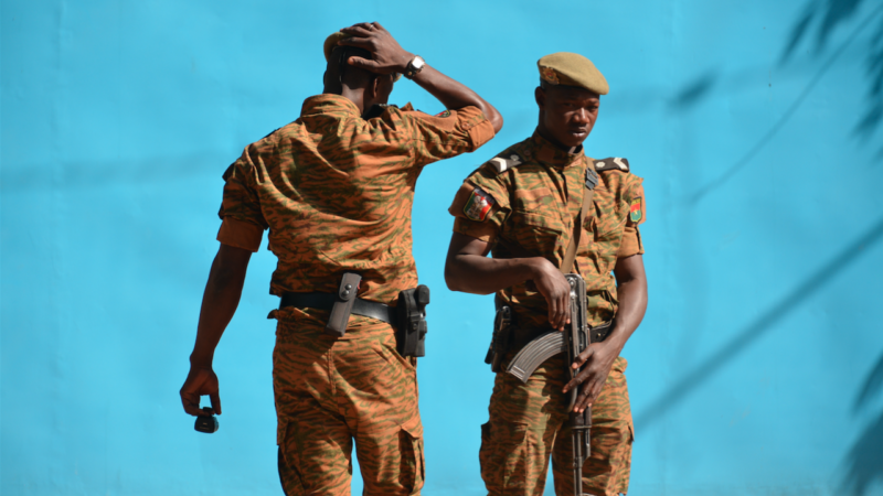 L’armée burkinabè déplore la mort de 15 soldats dans une double attaque au Nord du pays