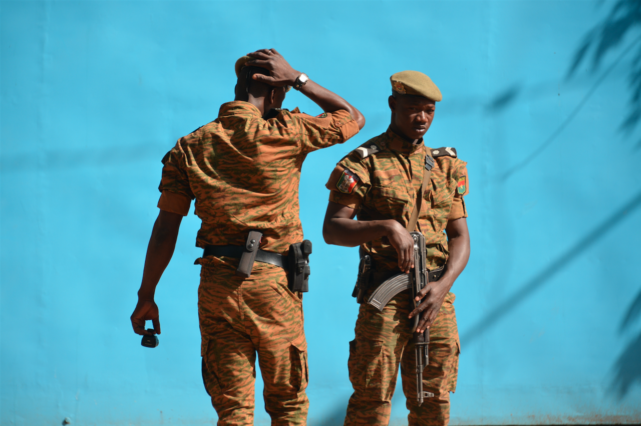 L’armée burkinabè déplore la mort de 15 soldats dans une double attaque au Nord du pays