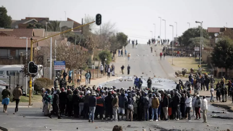 Afrique du Sud : Quatre manifestant abattus par balles lors de protestations contre la cherté de la vie