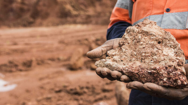 Guinée: Le Gouvernement regardant au sujet des quantités de bauxite destinées à l’exportation