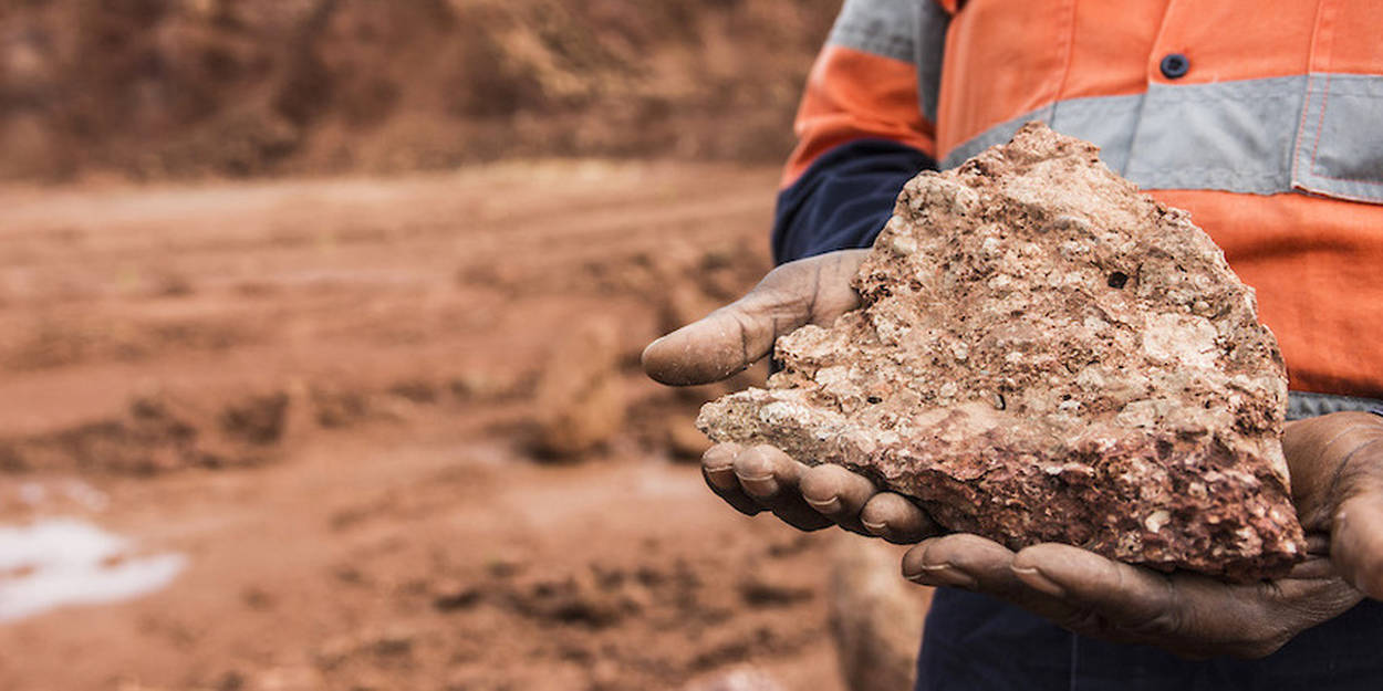 Guinée: Le Gouvernement regardant au sujet des quantités de bauxite destinées à l’exportation