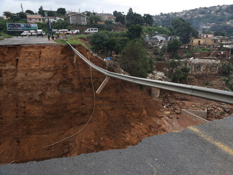 Afrique du Sud: Au moins 3 morts dans l’effondrement d’un barrage minier au centre du pays