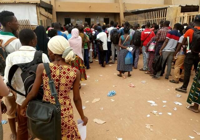 Burkina Faso : Plus de 2 millions de candidats concourent pour plus de 6000 postes dans la fonction publique