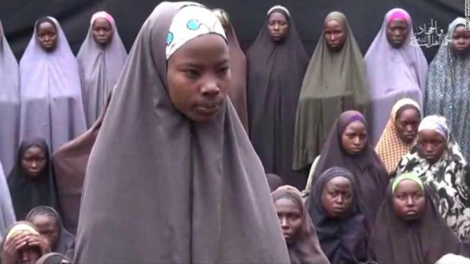 Nigeria: L’armée arrête 79 terroristes et collaborateurs et libère 14 otages, dont 2 écolières du lycée de Chibok