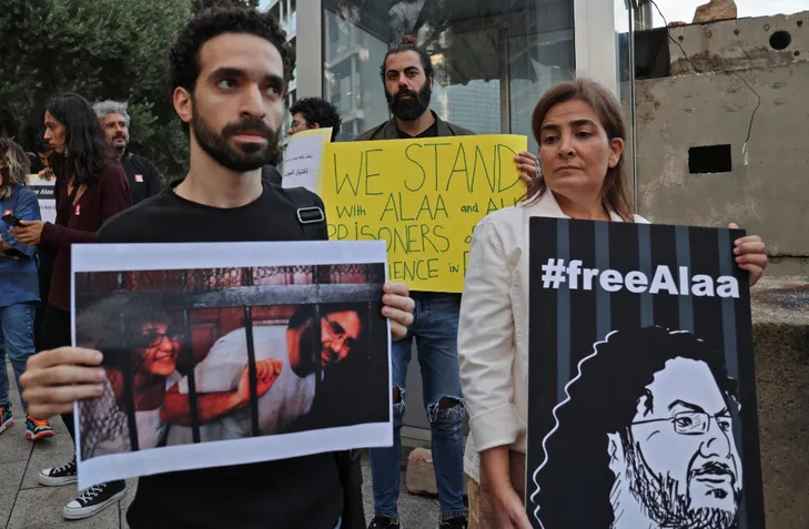 Egypte: Le président français Macron demande à al-Sissi la libération du militant emprisonné Alaa Abdel Fattah