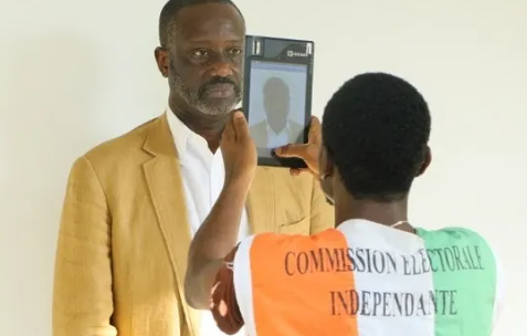 Côte d’Ivoire: Le banquier franco-ivoirien Tidjane Thiam se fait inscrire sur la liste électorale
