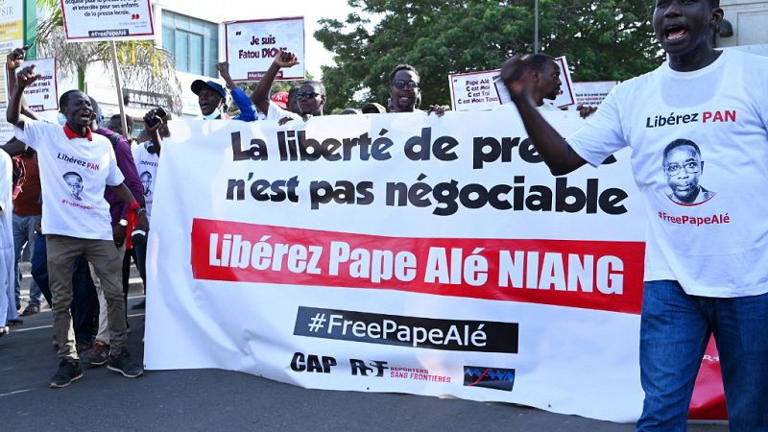Sénégal: Renvoi en prison d’un journaliste critique du pouvoir