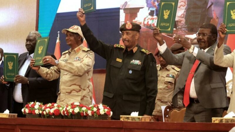 Militaires et civils donnent une nouvelle chance à la transition politique au Soudan
