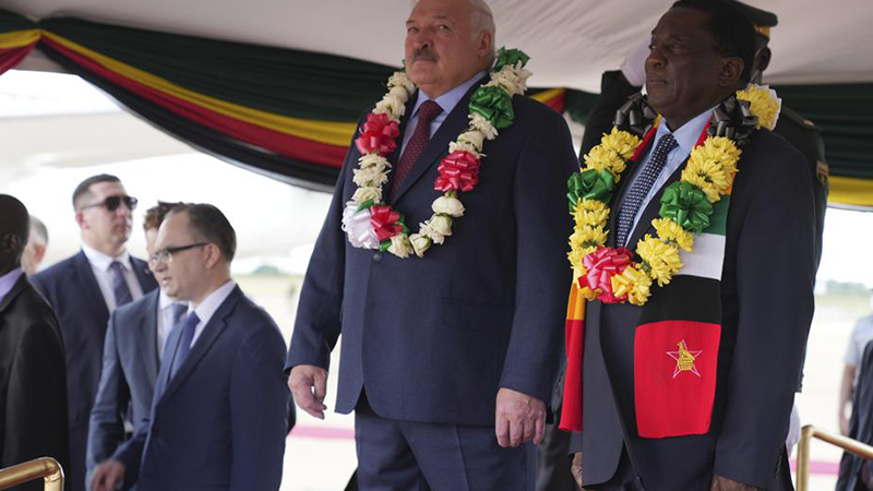 Le président bélarusse Loukachenko en visite au Zimbabwe