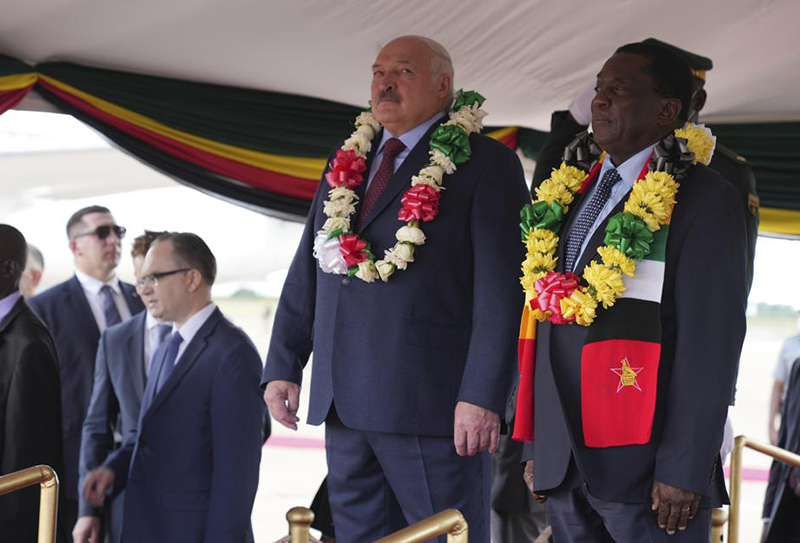 Le président bélarusse Loukachenko en visite au Zimbabwe