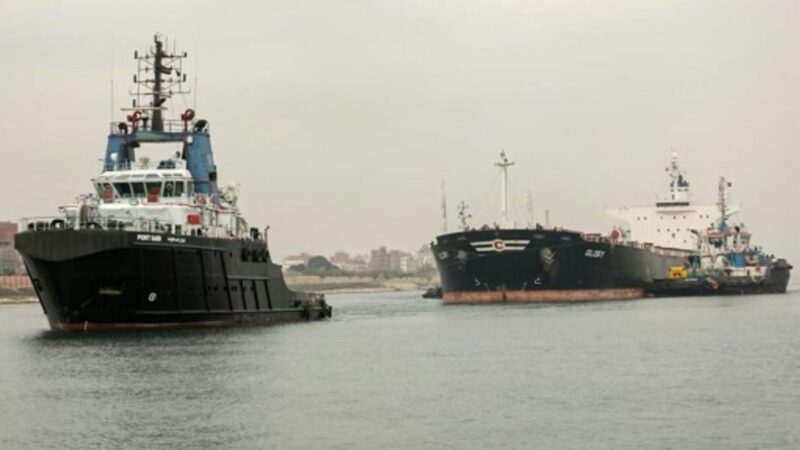 Egypte: un navire échoué dans le Canal de Suez, remis à flot