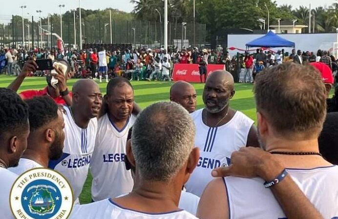 Football-CAN 2025 : Le président du Liberia George Weah soutient la candidature du Maroc