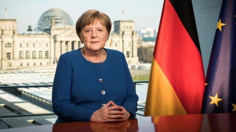 Angela Merkel honorée en recevant ce 08 février un Prix international à Yamoussoukro