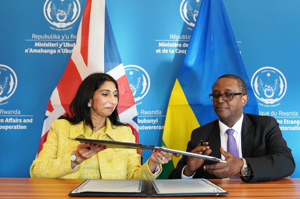 Le Rwanda et le Royaume-Uni renforcent leur accord migratoire controversé