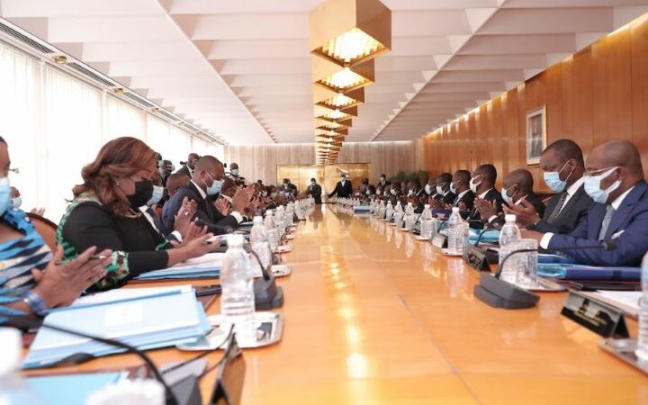 Cote d’Ivoire : Le gouvernement adopte un décret relatif à l’interdiction du territoire de la République