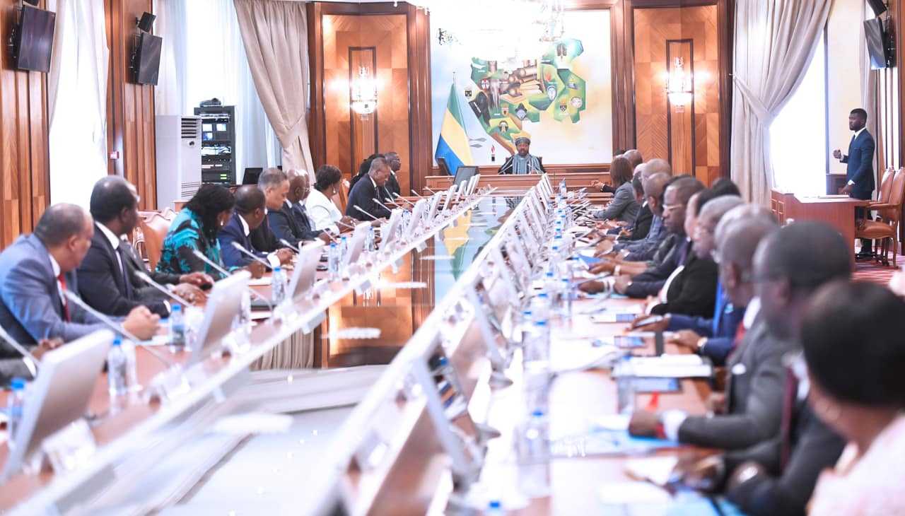 Le gouvernement gabonais approuve une révision de la Constitution conformément aux résultats de la concertation politique