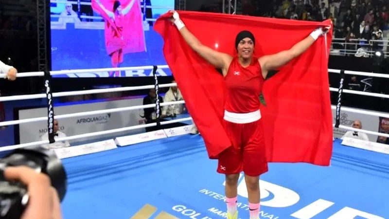 La boxeuse marocaine Khadija El Mardi sacrée championne du monde