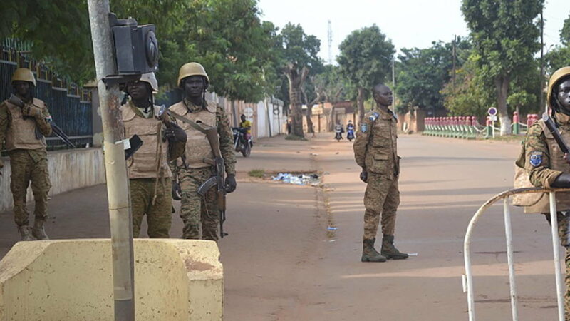 Une attaque armée au Nord du Burkina fait 40 morts parmi les soldats et supplétifs