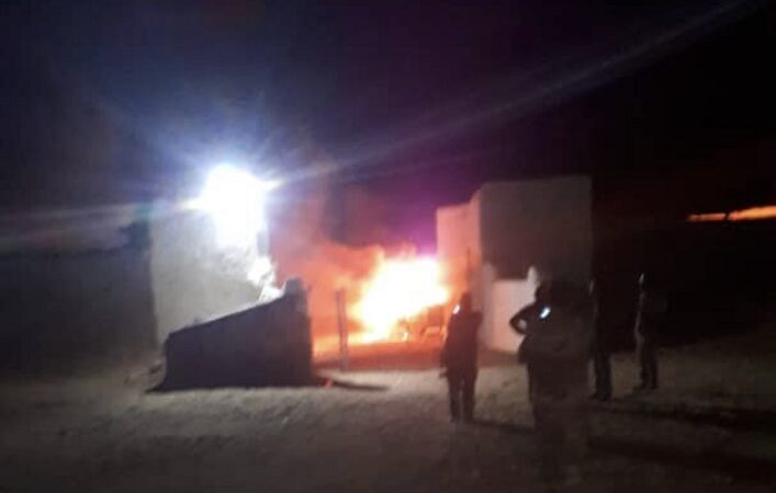 Tindouf : Les locaux et trois véhicules de la «gendarmerie» du polisario, incendiés par de jeunes protestataires