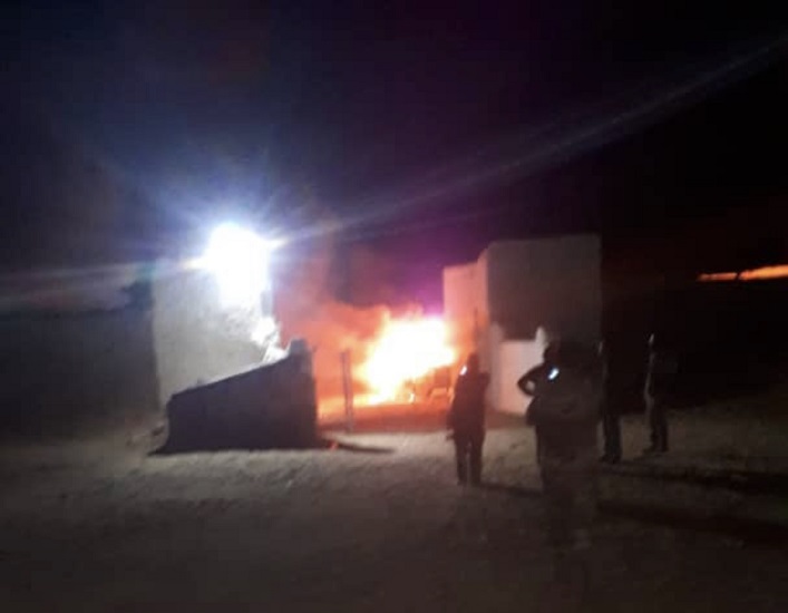 Tindouf : Les locaux et trois véhicules de la «gendarmerie» du polisario, incendiés par de jeunes protestataires