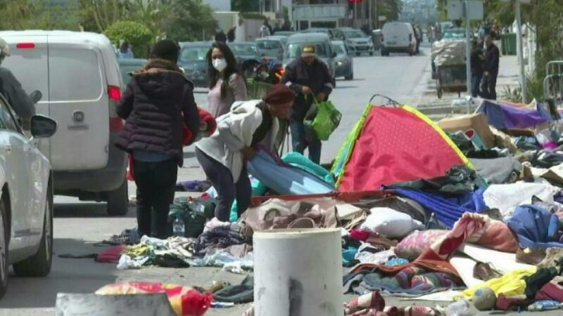 Tunisie: La police disperse des migrants installés devant le siège du HCR