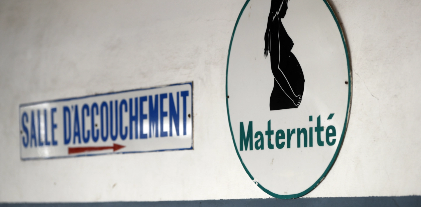 Bénin : Amnesty International dénonce l’enfermement des femmes à l’hôpital pour factures impayées