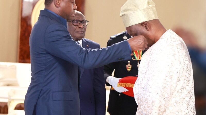 L’ancien Directeur général d’Ecobank, Ade Ayeyemi fait Commandeur de l’Ordre du Mono au Togo