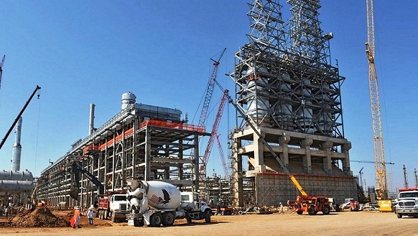 France-Algérie : TotalEnergies fausse compagnie à Sonatrach et abandonne le mégaprojet pétrochimique d’Azrew