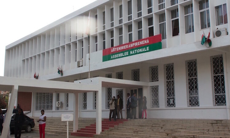 Le parlement malgache adopte une nouvelle loi devant doper les investissements