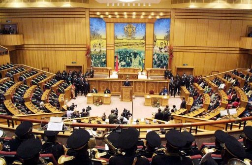 Le parlement gabonais adopte le statut de l’artiste