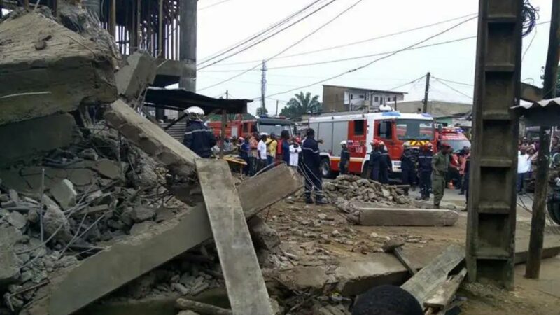 Cameroun: Le bilan des victimes de l’effondrement d’un immeuble à Douala s’alourdit