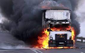 Une série d’incendies de camions en Afrique du Sud rappelle les vieux démons des graves troubles sociaux de juillet 2021