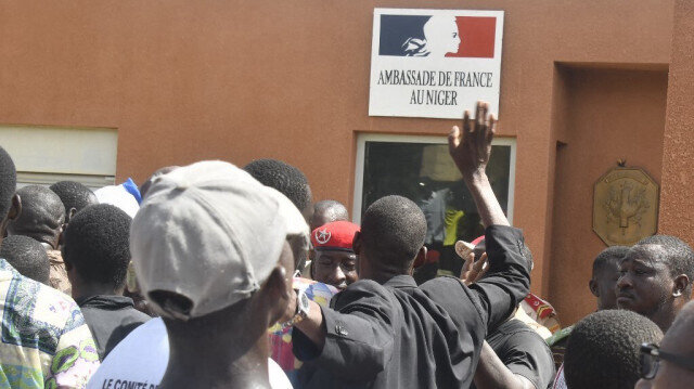 La France dément l’usage d’un «moyen létal» devant son ambassade au Niger