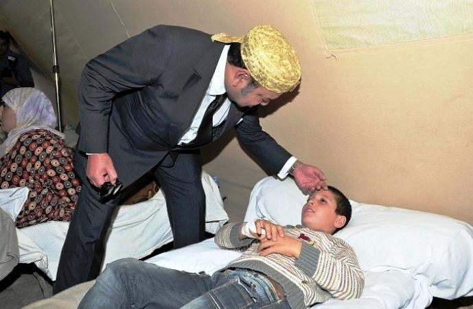 Maroc-Séisme : Le Roi Mohammed VI au chevet des blessés dans le CHU de Marrakech