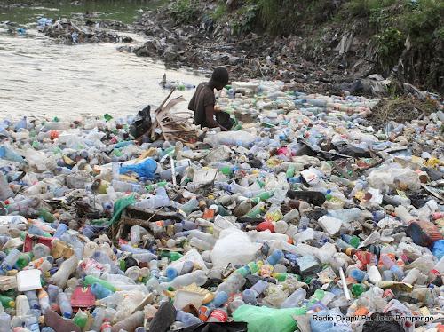 RDC : Tshisekedi exige un recyclage des déchets de matière plastique qui contribue au développement
