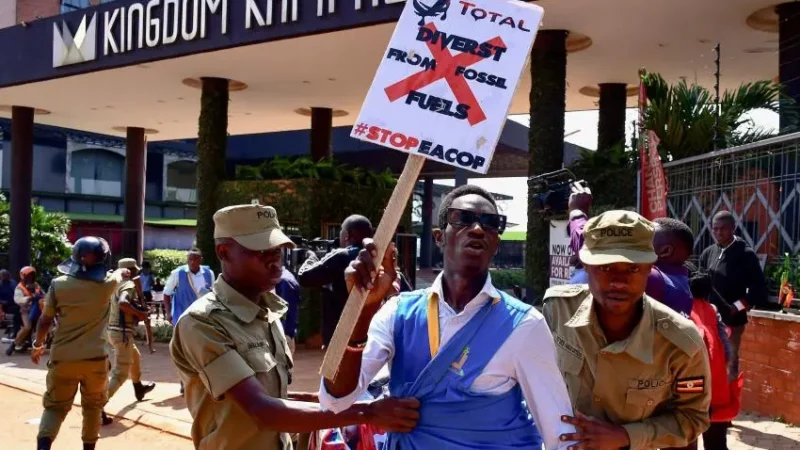 Human Rights Watch dénonce la répression des protestataires contre le projet d’un oléoduc en Ouganda