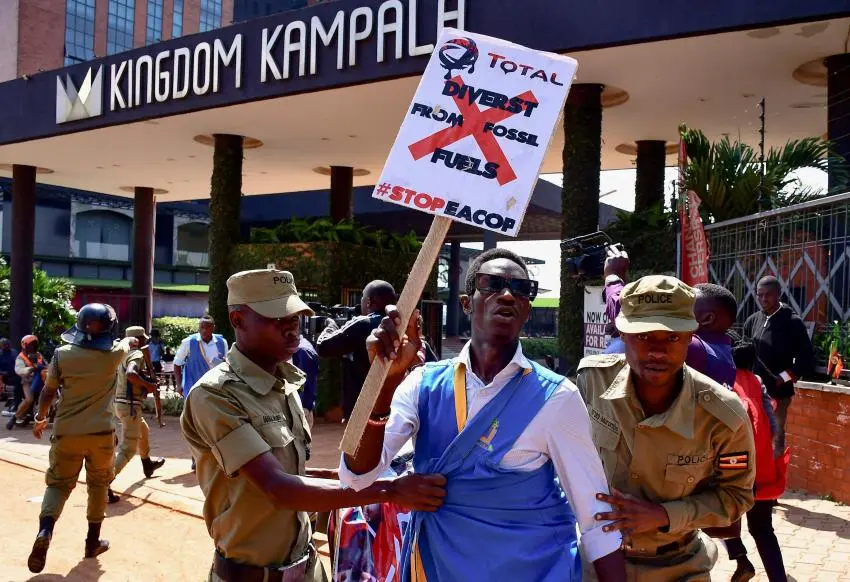 Human Rights Watch dénonce la répression des protestataires contre le projet d’un oléoduc en Ouganda