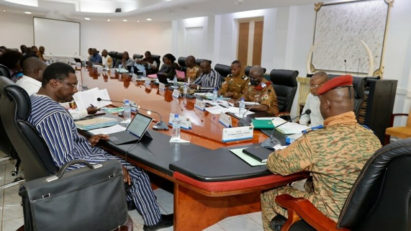 Le gouvernement burkinabè décide de mieux encadrer les entrées et sorties du territoire