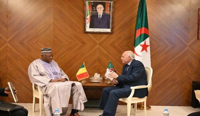 Le gouverneur de Bamako interdit une manifestation devant l’ambassade de l’Algérie