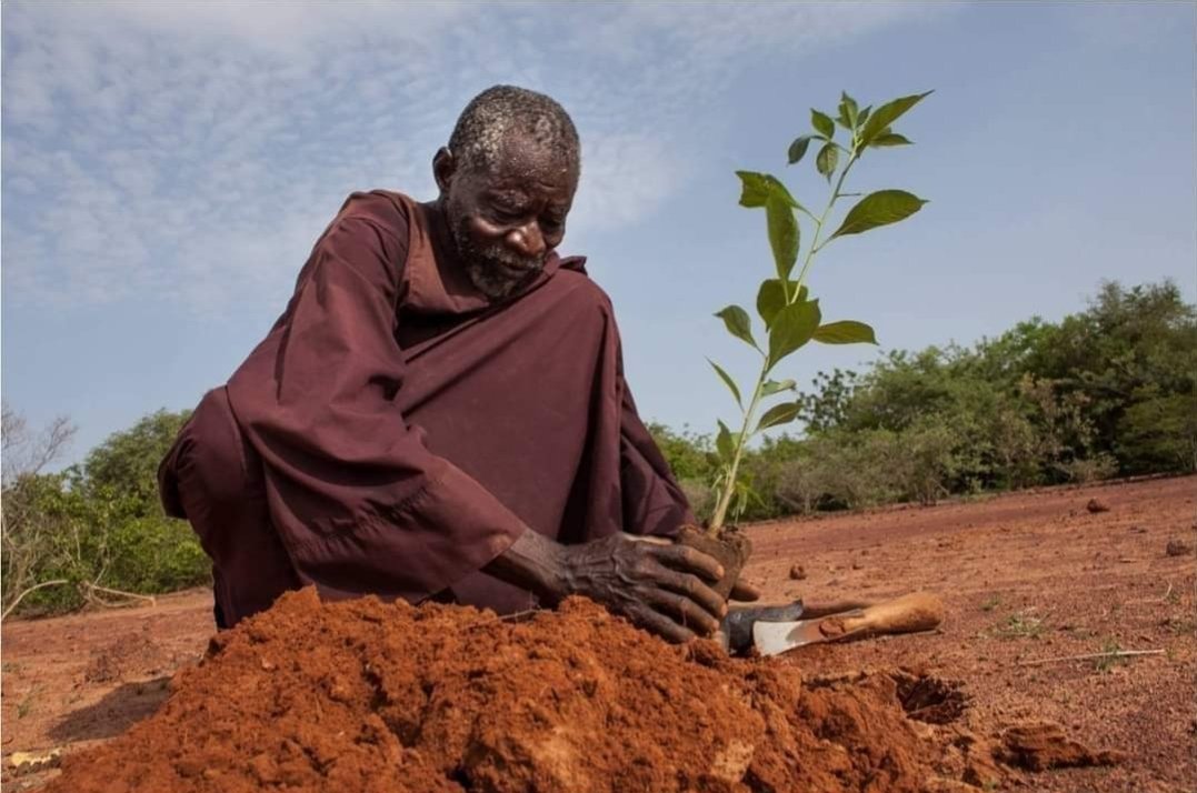 Le Président de la Transition au Burkina Faso,  rend hommages émus à deux citoyens émérites de son pays 