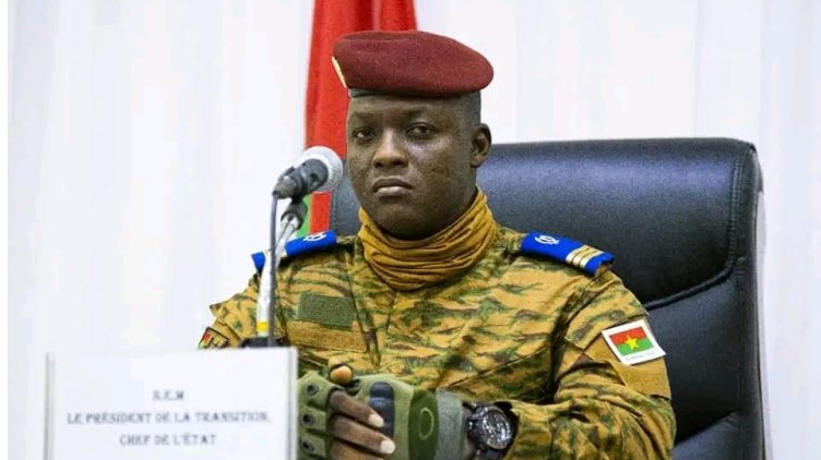 Après le Mali, le Burkina Faso va lui aussi «abandonner le français comme langue officielle»