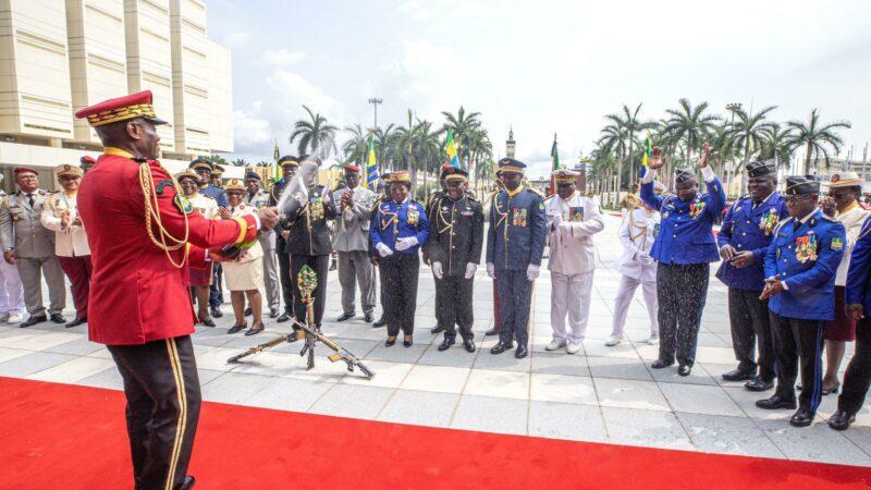 Gabon/Transition: Rituel de port de galons à l’endroit d’Officiers Généraux ce 2 janvier à Libreville