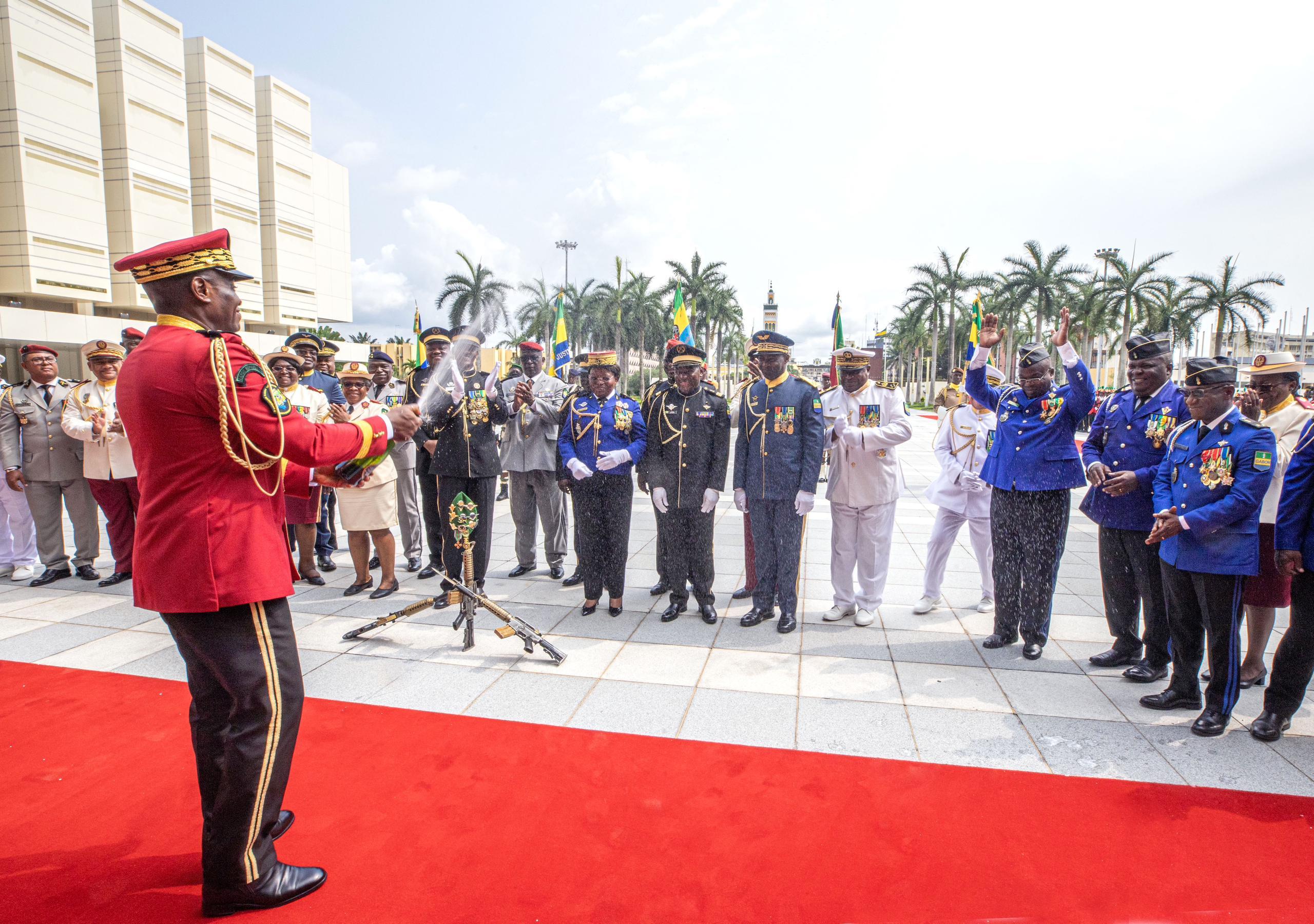 Gabon/Transition: Rituel de port de galons à l’endroit d’Officiers Généraux ce 2 janvier à Libreville