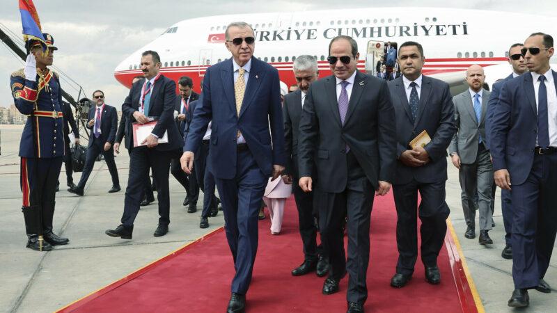 Les relations bilatérales Egypte-Turquie «remises sur la bonne trajectoire» à l’occasion de la visite d’Erdogan au Caire