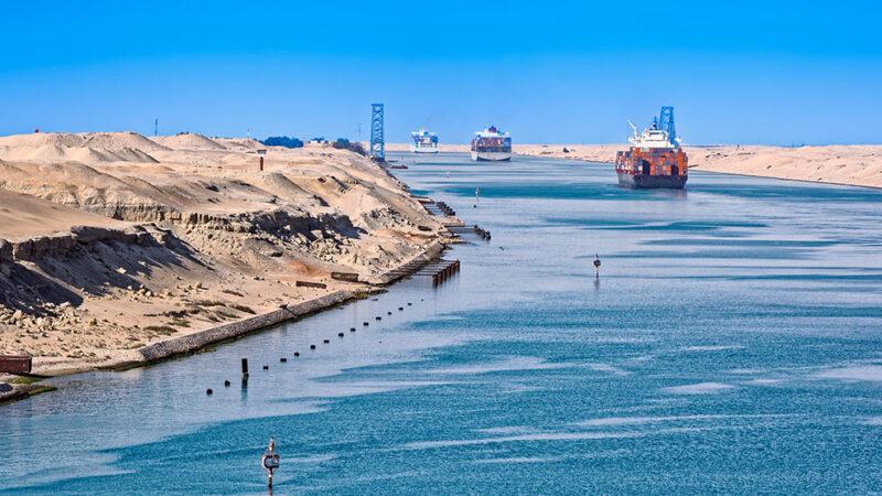 La guerre à Gaza et les tensions en mer Rouge ont fait chuter les recettes du Canal de Suez