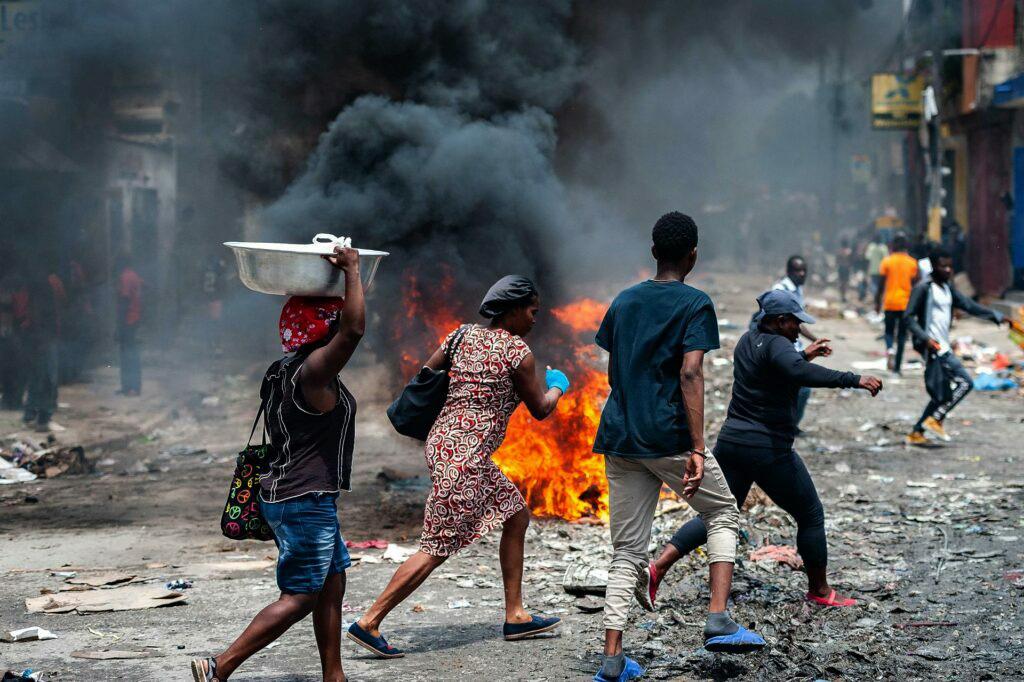 Les USA et le Kenya portent secours à la 1ère République noire au monde, Haïti