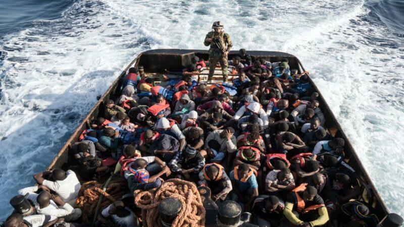 De nombreux Africains parmi les migrants illégaux qui affluent toujours vers les côtes italiennes
